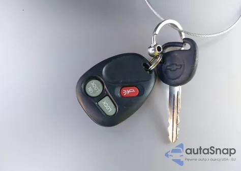 2005 Chevrolet Silverado 1500 Ls из США, поврежденный, VIN 2GCEC13T051301596